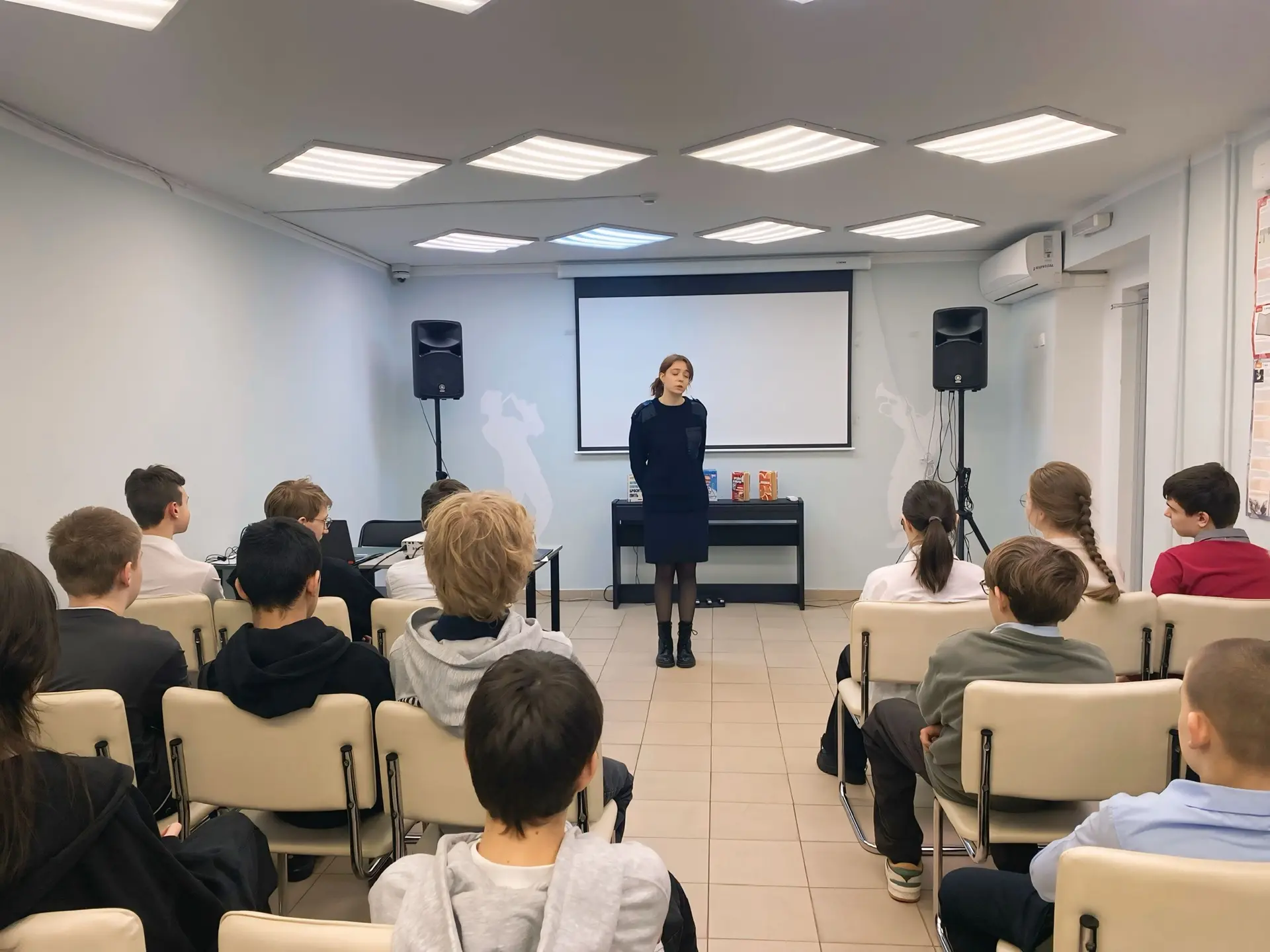 Сегодня ученики 8 «Б» класса посетили Городскую юношескую библиотеку, где для них была организована 