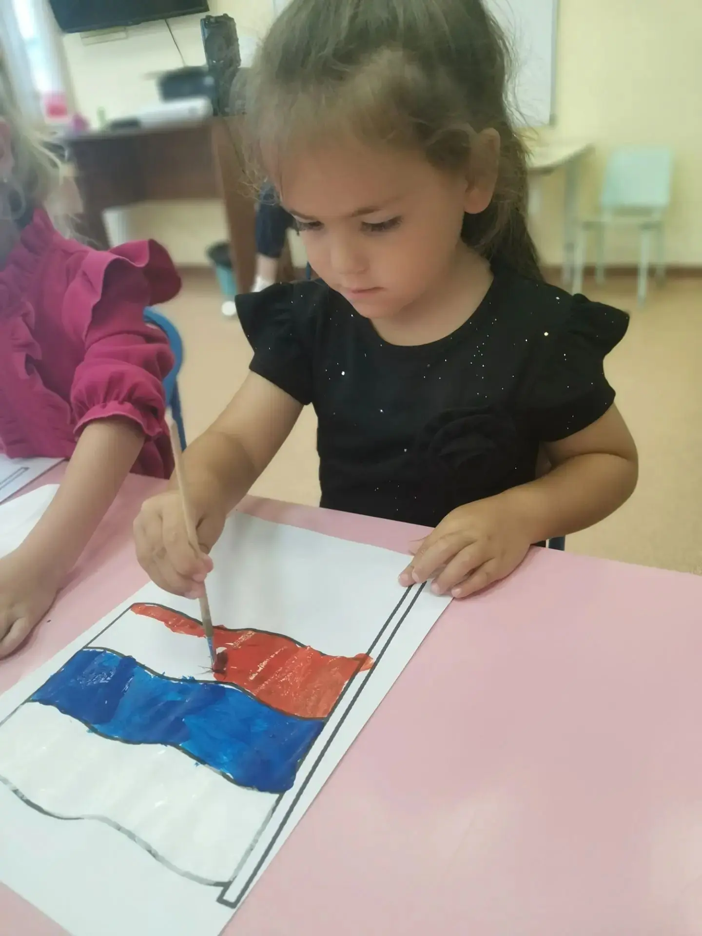 «Наши юные художники из группы "Ромашки" превратились в настоящих патриотов! Вооруживши...