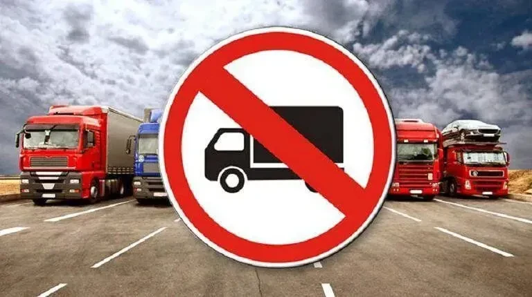 🚛 На федеральных трассах продолжает действовать ограничение движения для грузовых транспортных сред