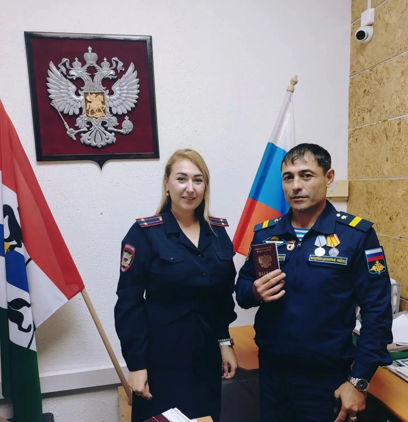В Новосибирске участник СВО из числа иностранных граждан получил российское гражданство...