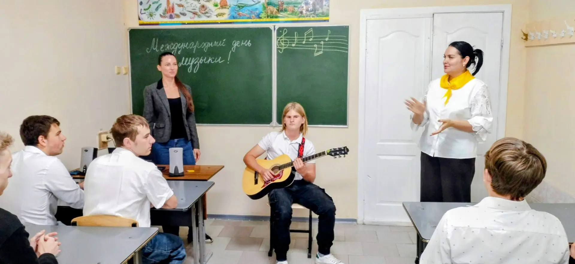 🎶 Участников творческого кружка «Гармония» поздравили с Международным днём музыки