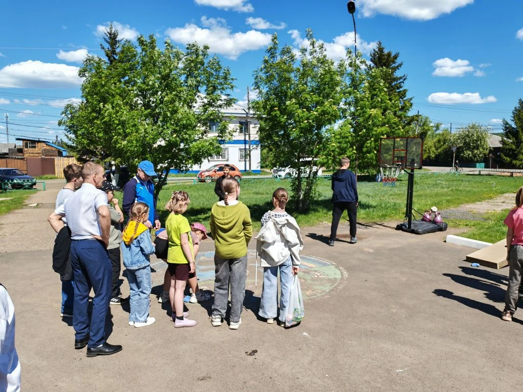 1 июня 2026 г. в День защиты детей🌞 на площади возле ДК дворовым инструкторами👬 Обухо...