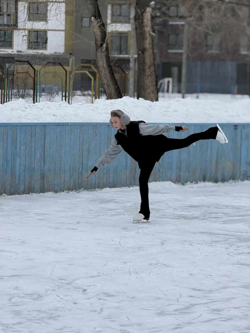 ❄️ Вечер на коньках: лед был горячим! ⛸️🏒  Сегодня каток нашего лицея превратился в настоящую ледову