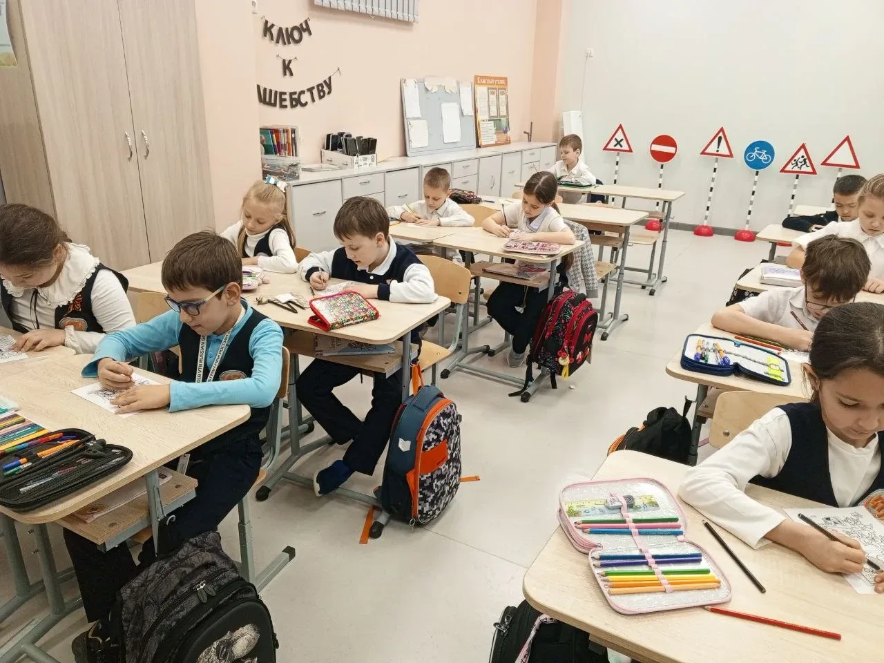 📣 Месячник правовых знаний: старшие ученики делятся знаниями с младшими!   В рамках месячника правов