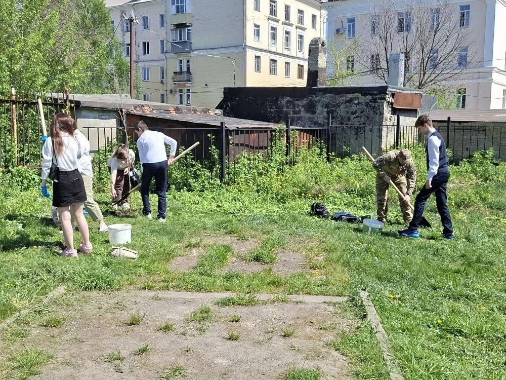 🌳 В преддверии Дня Победы — в память о подвиге!  8 мая на территории нашей школы прошла патриотическ