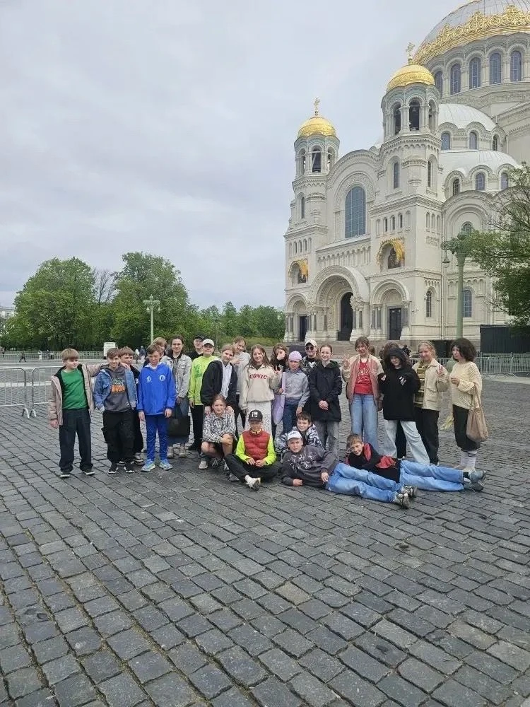 Учащиеся 5 В класса гимназии  совершили познавательную экскурсию в Кронштадт — город‑крепость на ост
