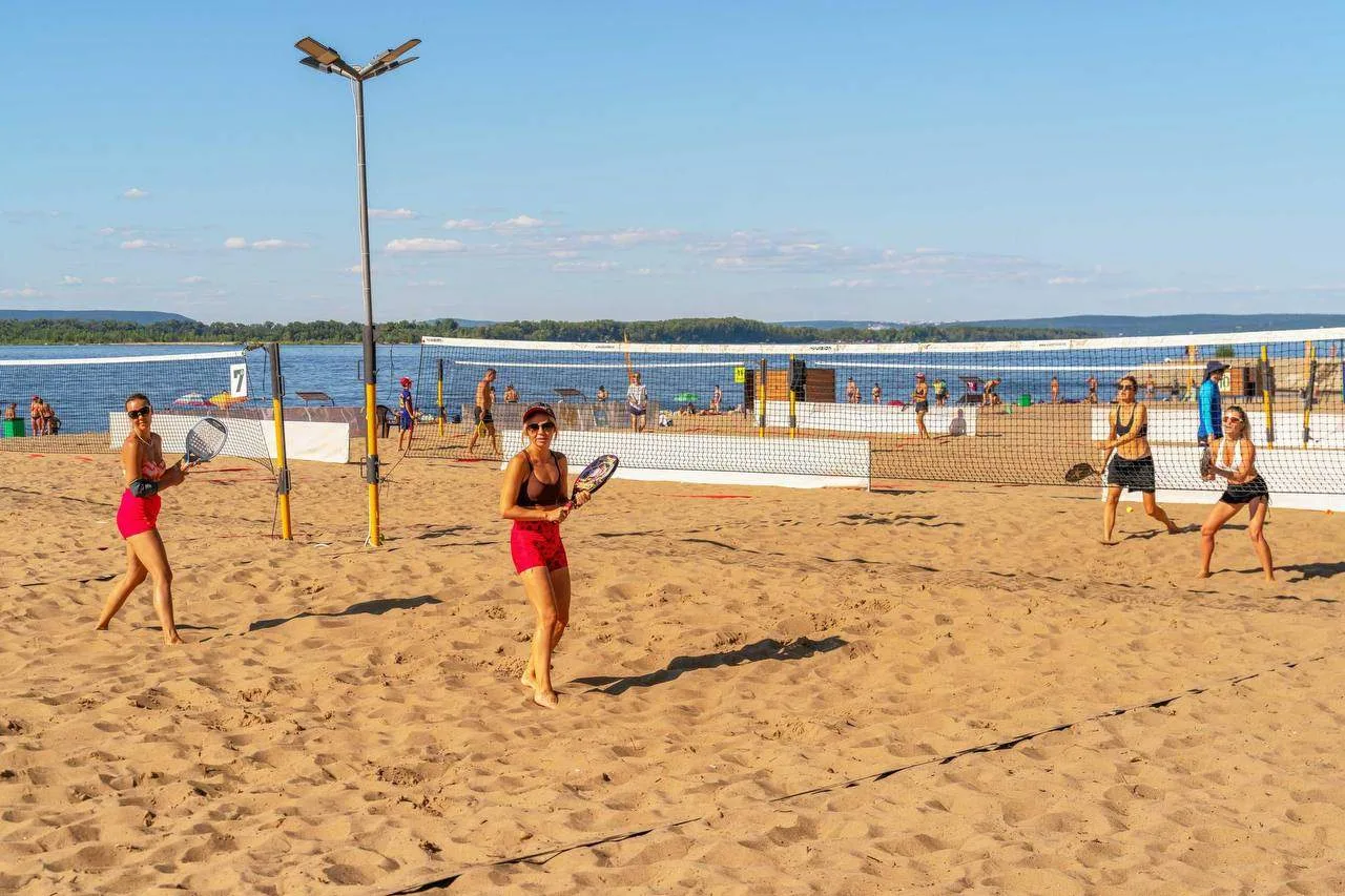 🏖 Бесплатные спортплощадки на самарских пляжах: от йоги до футбола