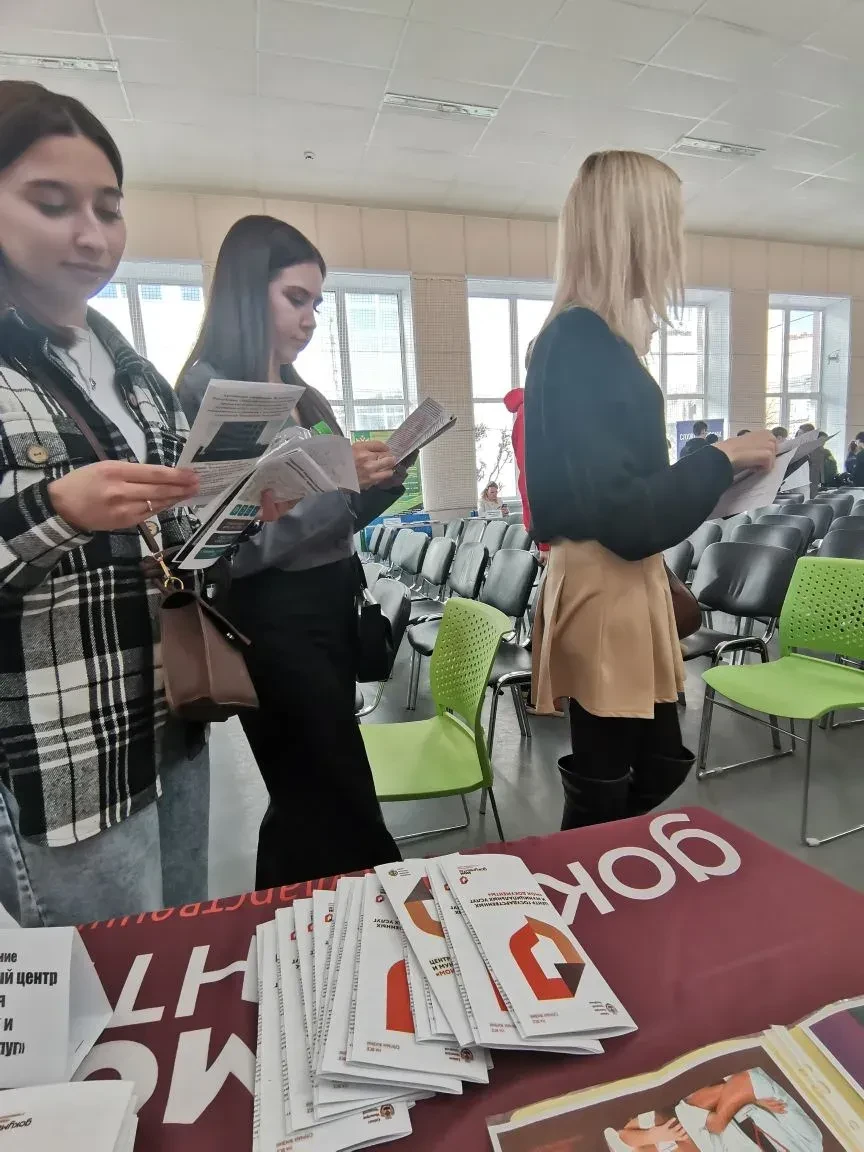 Рабочие места в МФЦ Чувашии были представлены на «Ярмарке вакансий»   18-19 марта в Чебоксарском инс