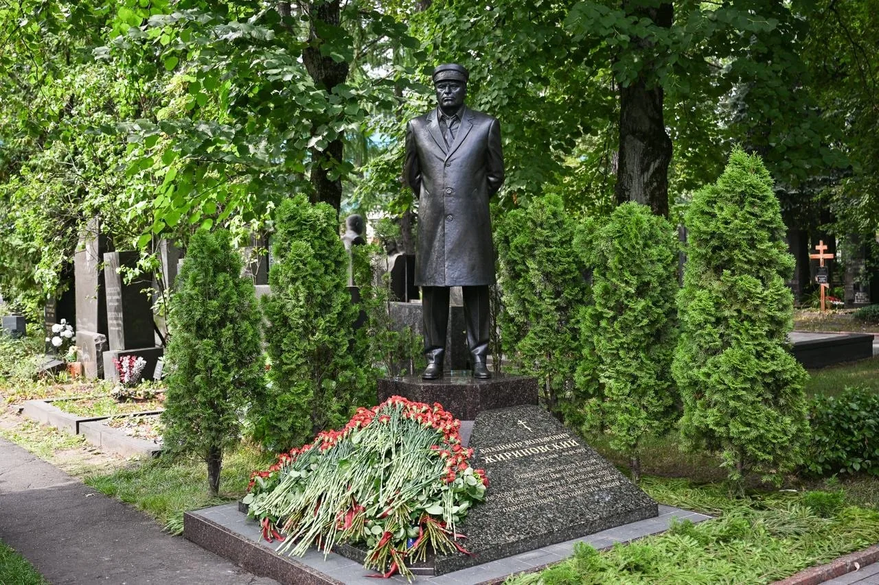 Память Владимира Жириновского почтили в День Крещения Руси 

Сегодня — день памяти святого равноапос