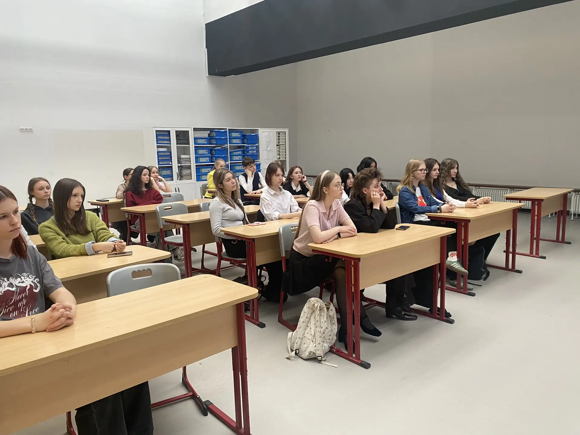 В гостях у школы: встреча с журналистом Первого канала  📍 В нашей школе состоялась встреча с предста