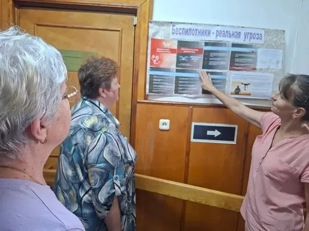 В фойе библиотеки размещён информационный стенд «Беспилотники – реальная угроза» о мера...