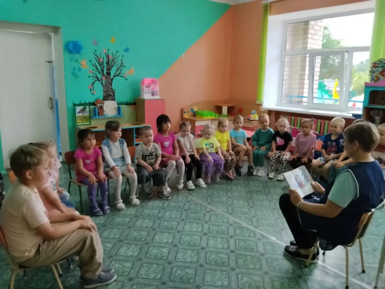 В рамках проведения Всероссийского конкурса: « Читаем всей семьей» ребята из смешанной ...