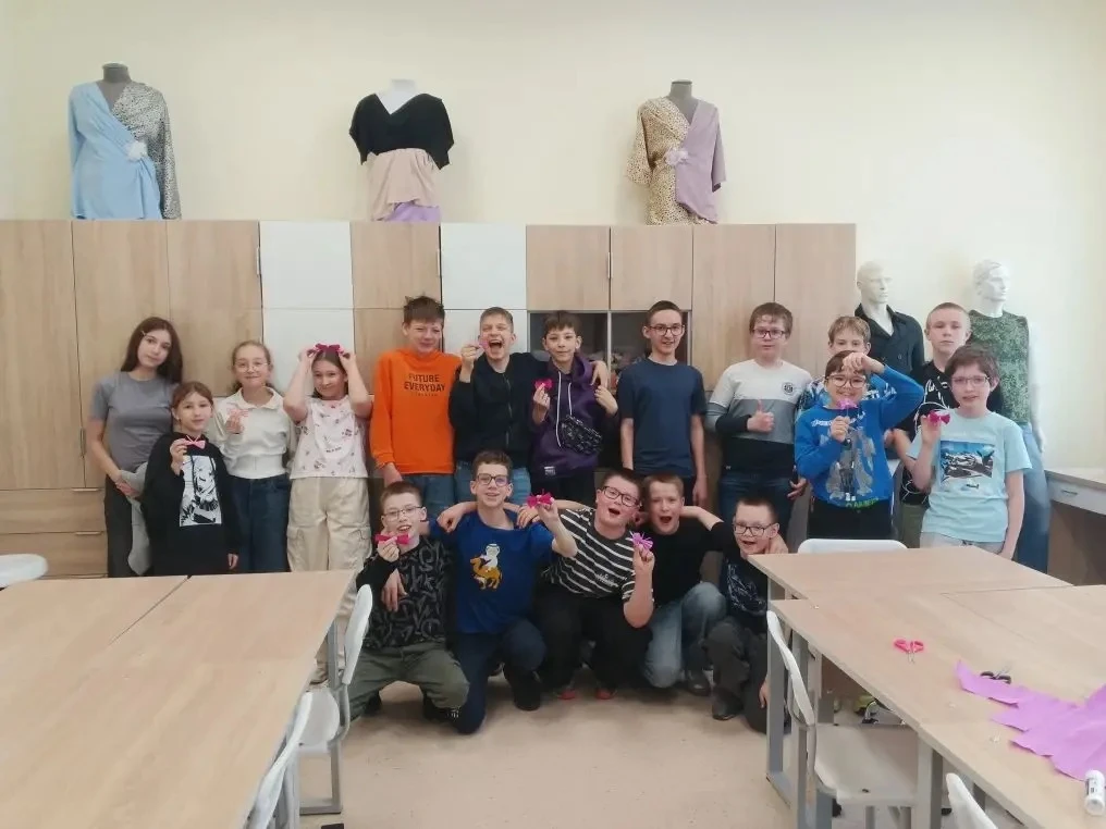 Не просто поделки, а настоящая магия своими руками! ✨

Вчера в нашем лагере прошёл день презентаций 