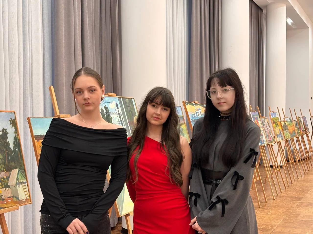 Культурный выход: 123 школа в ТЮЗе! 🎭  Советник директора по воспитанию Карасева Д.Н. вместе с юными
