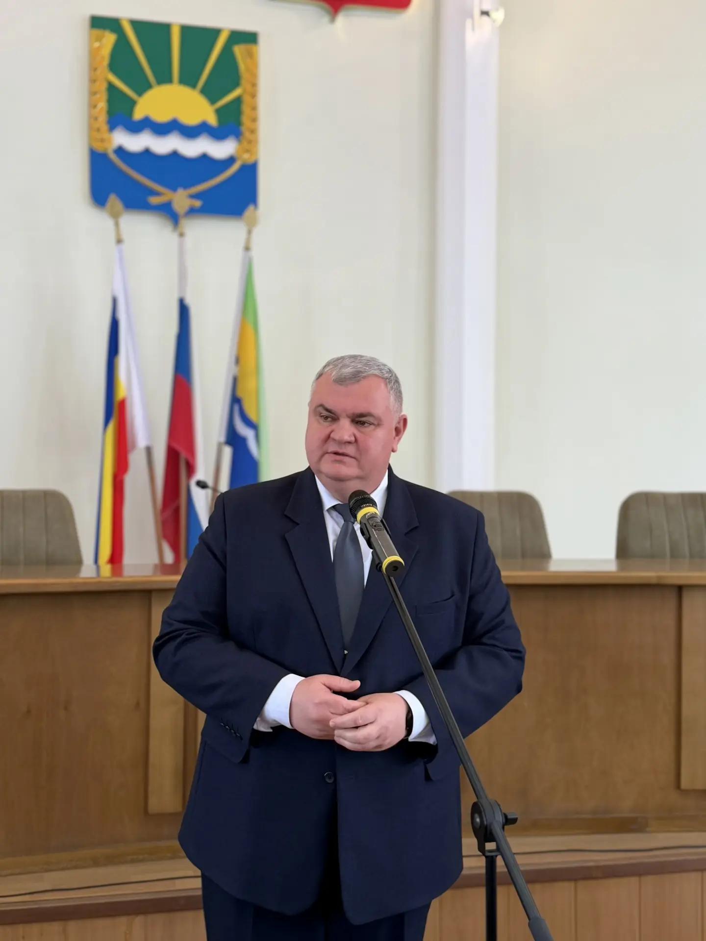 Сергей Комаров вручил паспорта юным жителям Азовского района в День пионерии  Сегодня в администраци