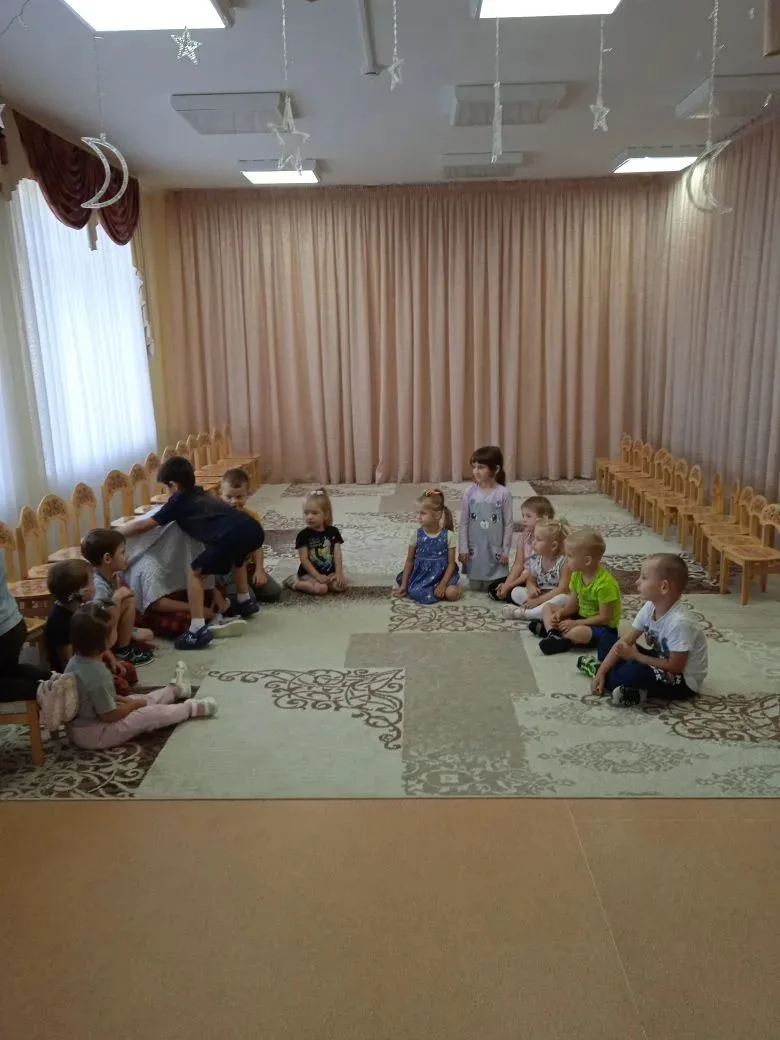 Сегодня у нас в дошкольной группе прошёл день речевых игр "Весёлая игротека".