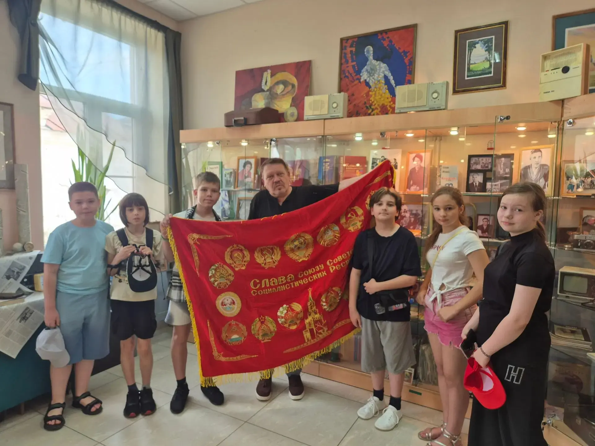 👀 Что происходит в лагере «Время Первых»?

Да всё сразу! 😁

🤸‍♂️ Посетили крутые мастер‑классы, у