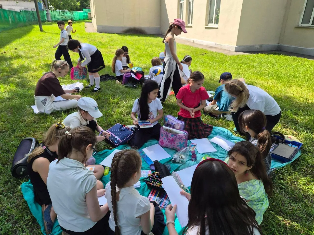 ✏️ОТКРЫТОЕ ТВОРЧЕСТВО 🏔️

В корпусе на Бахрушина случилось настоящее творческое приключение — наш б