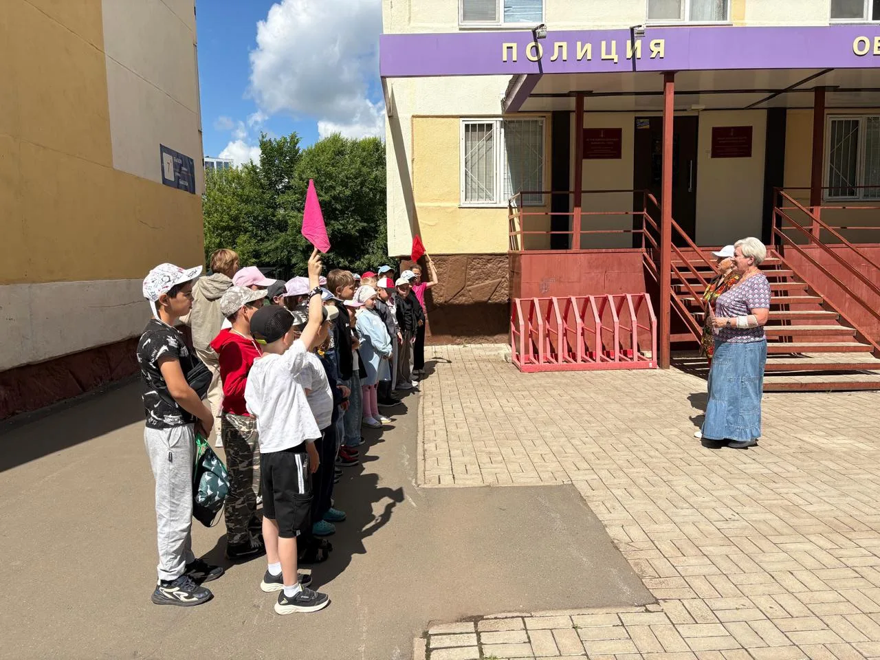 18 июня дети пришкольного лагеря «Зорька»приняли участие в конкурсе рисунков на асфальте, проведенно