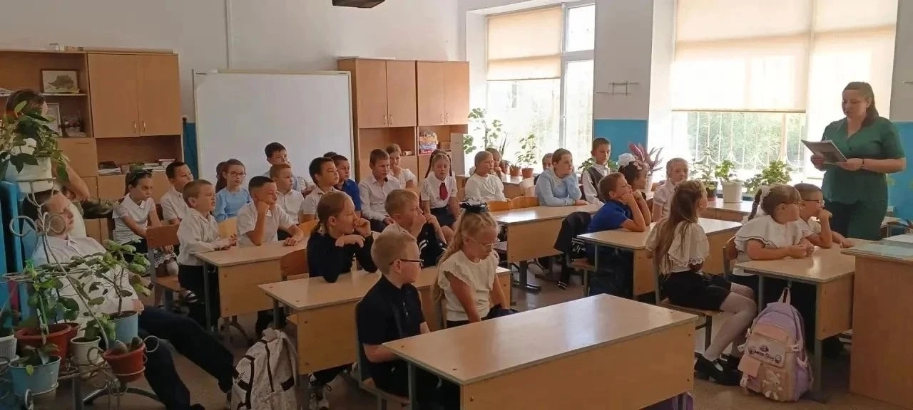 3 сентября в начальных классах Перелазовской школы прошел Классный час «Не забудем Бесл...