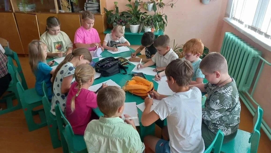 🧚Путешествие в Мультляндию: день, полный приключений!🧚 
Сегодня в нашем школьном лагере был волшеб