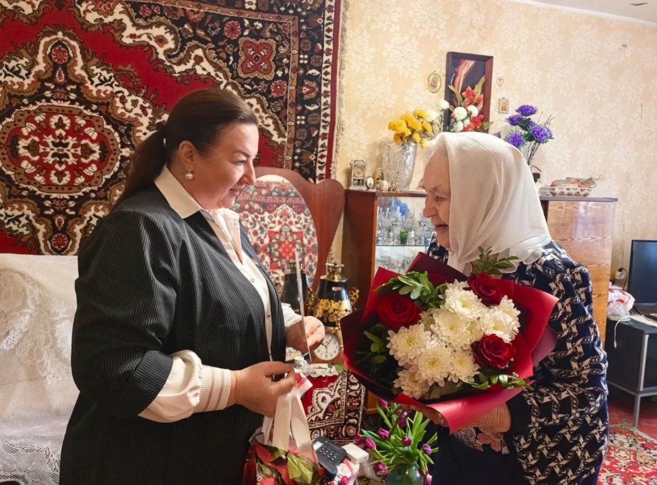 Сегодня навестила жительницу Лыткарина, труженицу тыла Александру Павловну Голованову, ...