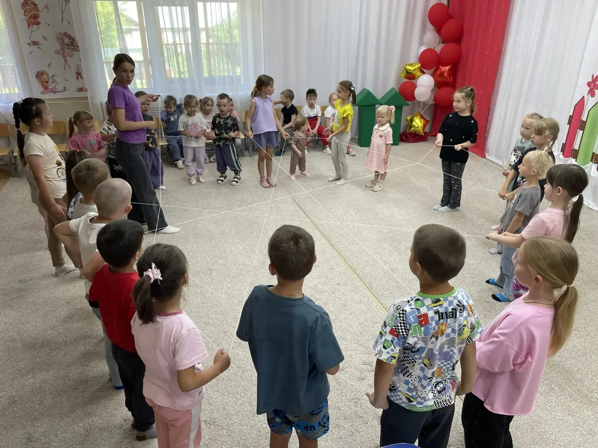 💞 День братьев и сестёр в нашем саду!
👫Сегодня в нашем зале было особенно тепло и шумно — и всё по