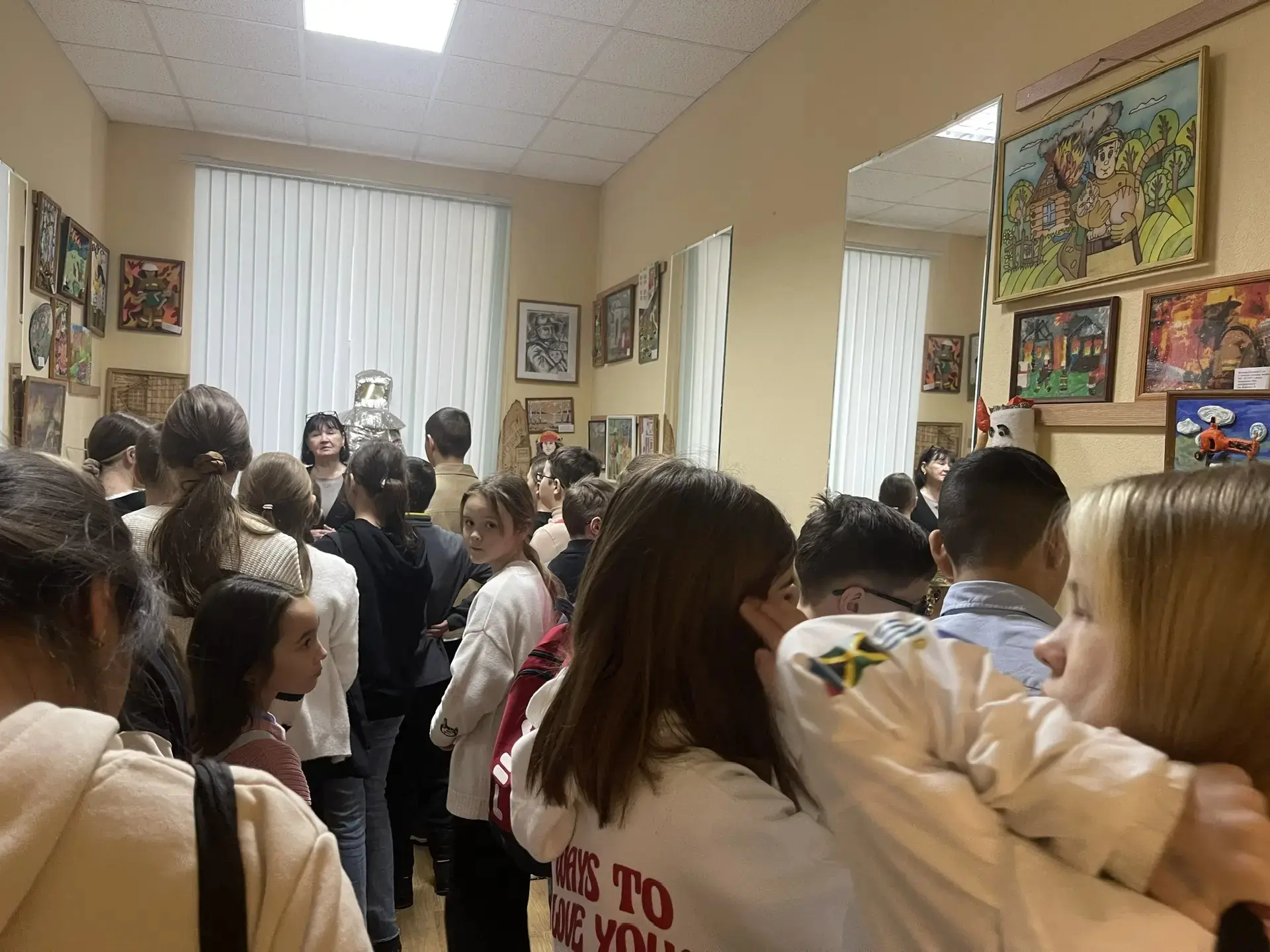 А вы знали, что первые пожарные в Уфе ездили на лошадях? А вот 5Б теперь знает!🔥 5Б класс совершил п