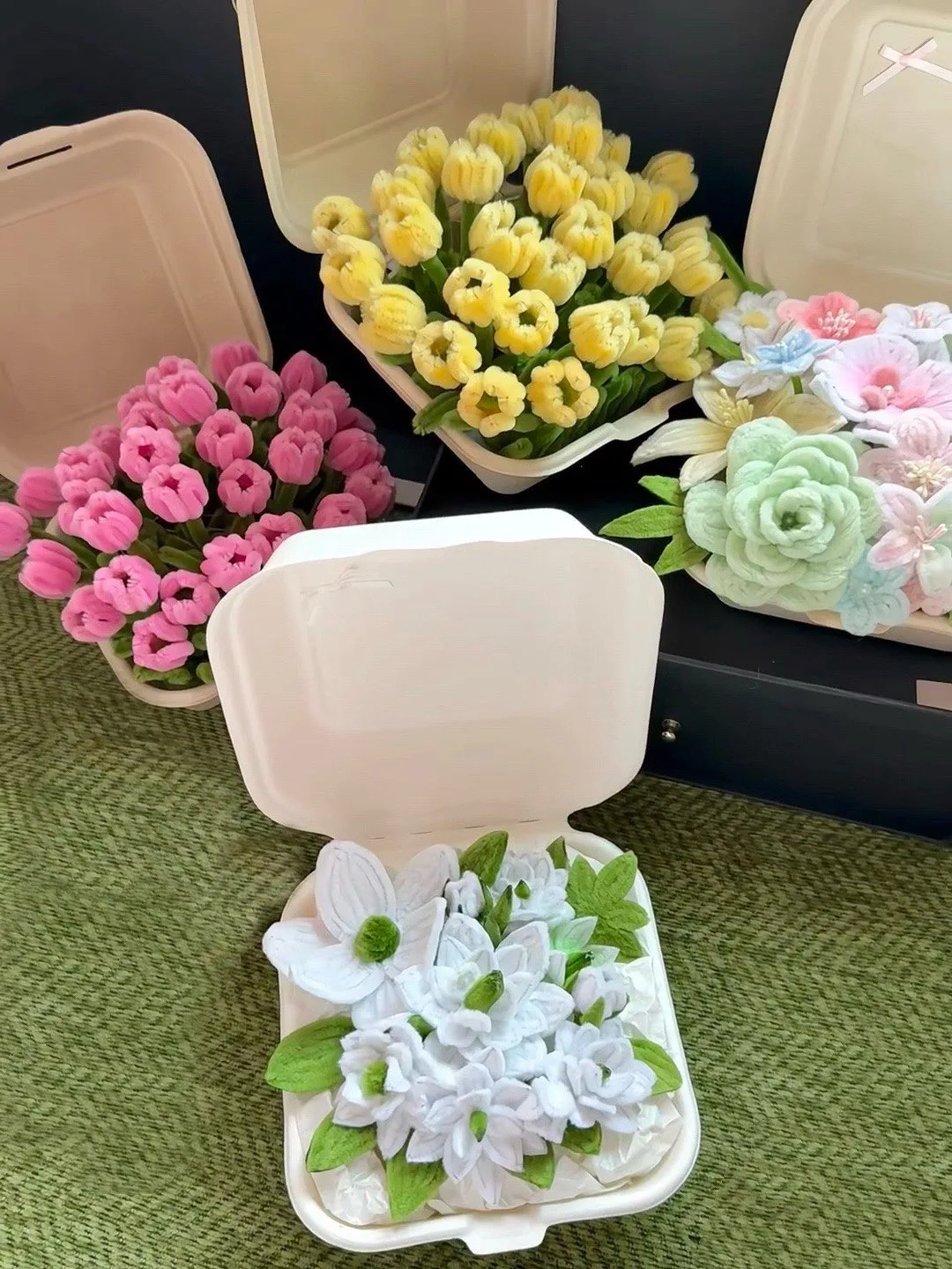 Еще одна крутая идея подарка для любого повода 💐  Нежные цветы, аккуратно упакованные в коробочку, б