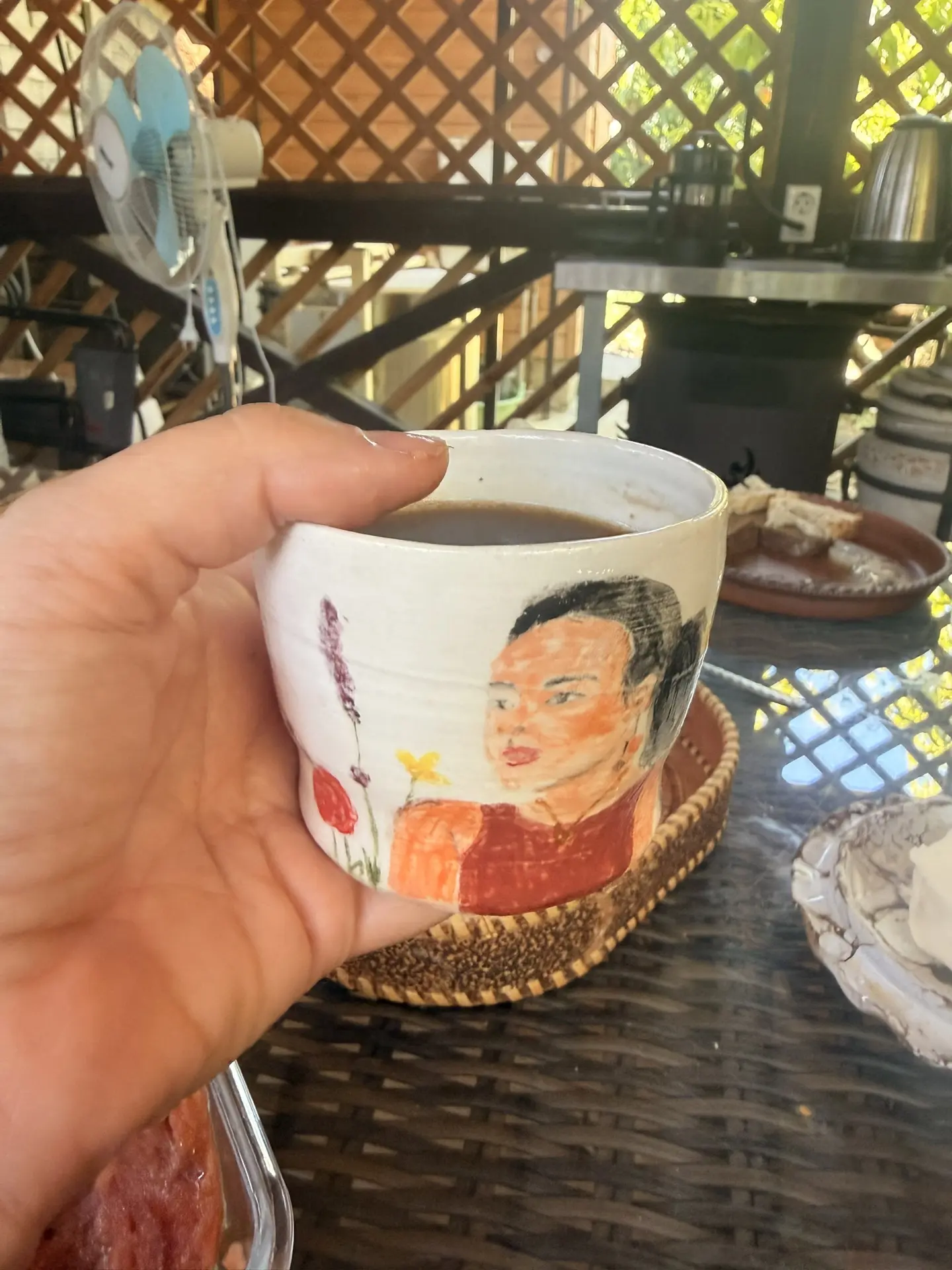 Теперь за завтраком смотрю не только я, но и на меня 😂☕️. Спасибо Алине за подарок