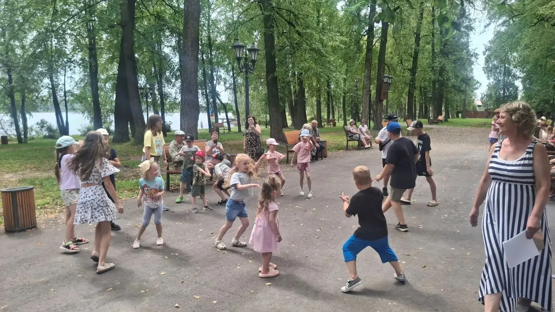 ☀Жара - не повод сидеть дома! Так решили мальчишки и девчонки, которые приняли участие в танцевально
