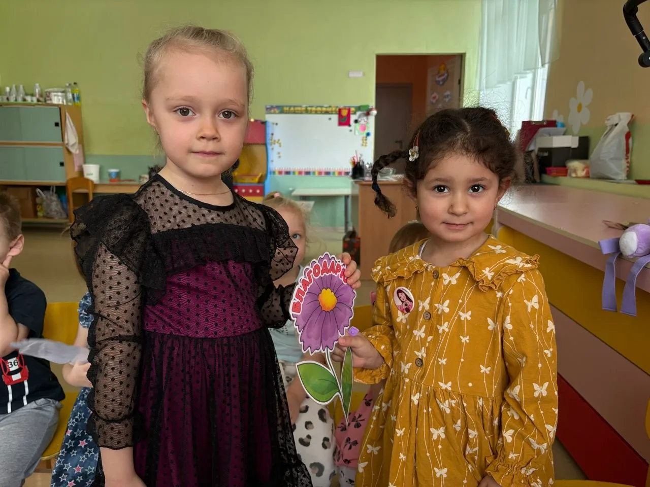В логопедической группе "Подсолнушки" прошел тематический день, посвященный Международн...
