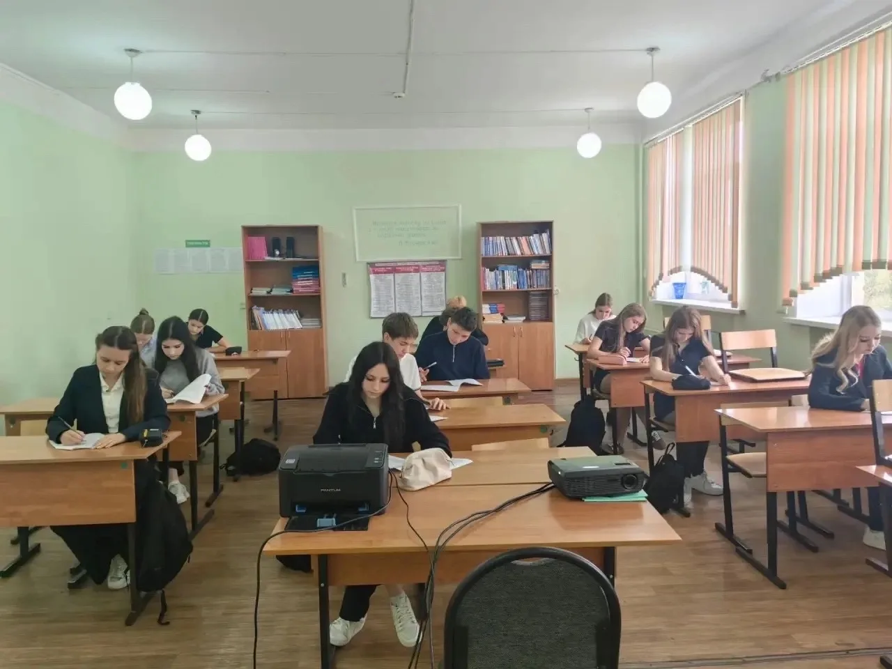 🏛️ Школьный этап ВсОШ по обществознанию: первые шаги в науку об обществе!