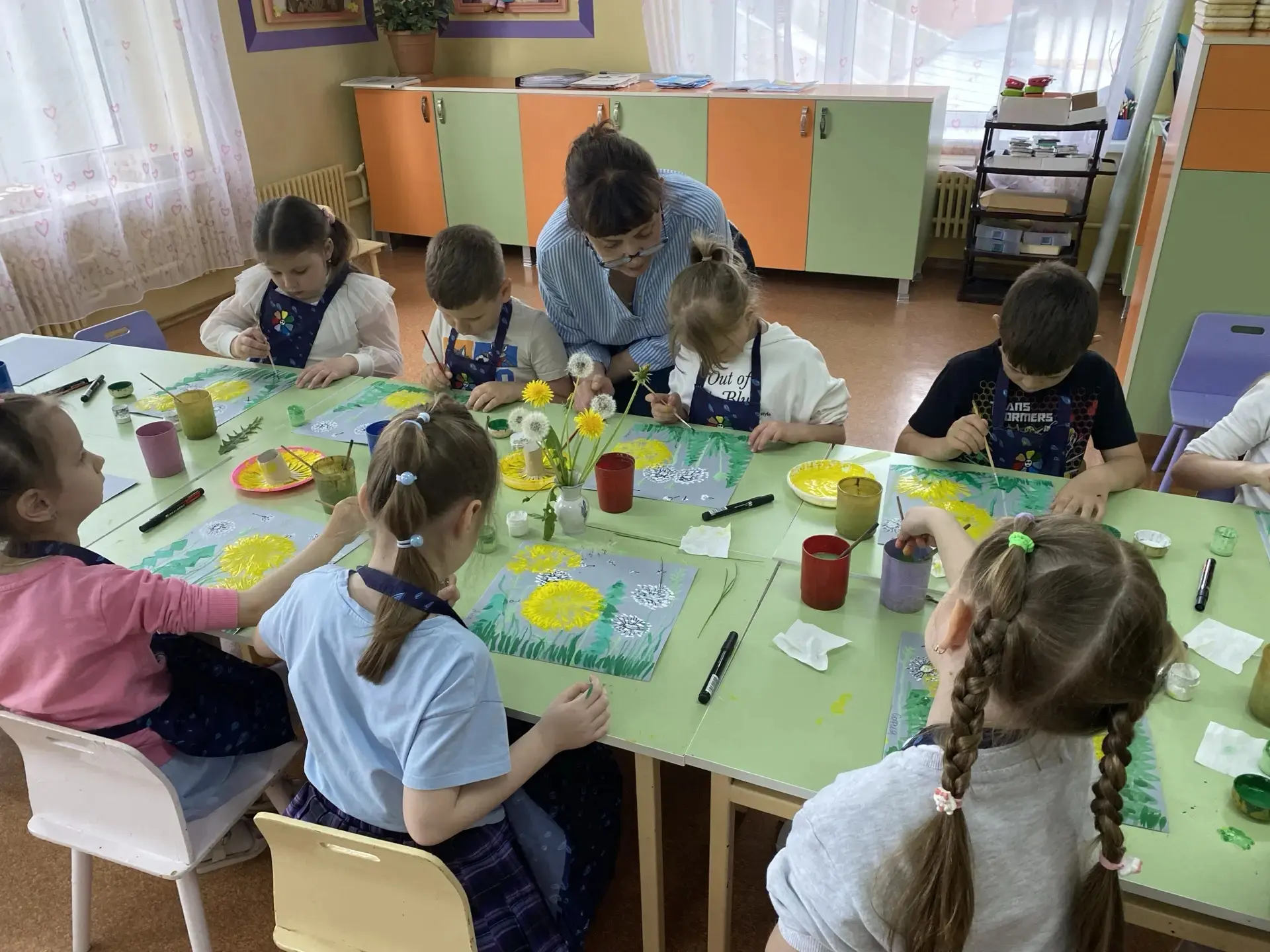 Май - месяц цветения. Как не запечатлеть эту красоту цвета, фактуры, красок. На занятия...