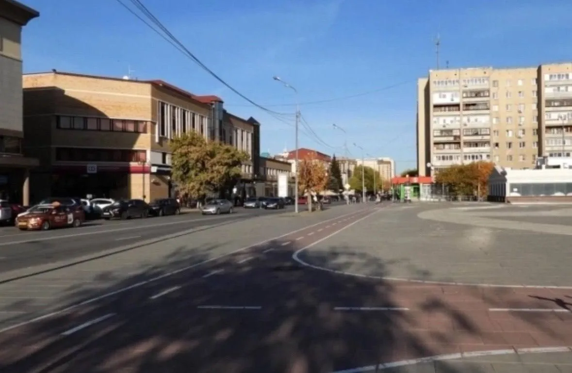 В Тюмени открыли движение по улице Максима Горького у дома номер 72. Участок был перекр...