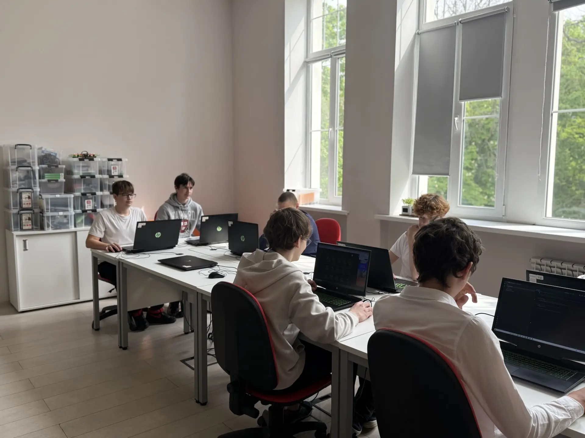🎓 Очно-заочный курс «Мультимедийные технологии в медиакоммуникации» 🎓  18.05 на очных занятиях ребят
