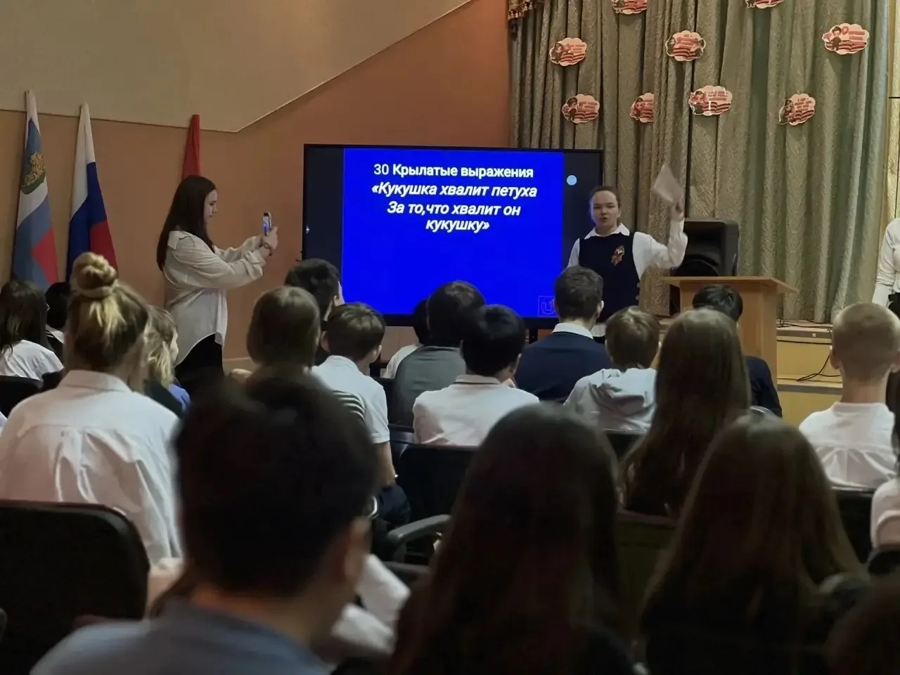 🔔Неделя словесности продолжается. Ребята из 5-х классов открыли выставку «Рисуем сказки». К ней може