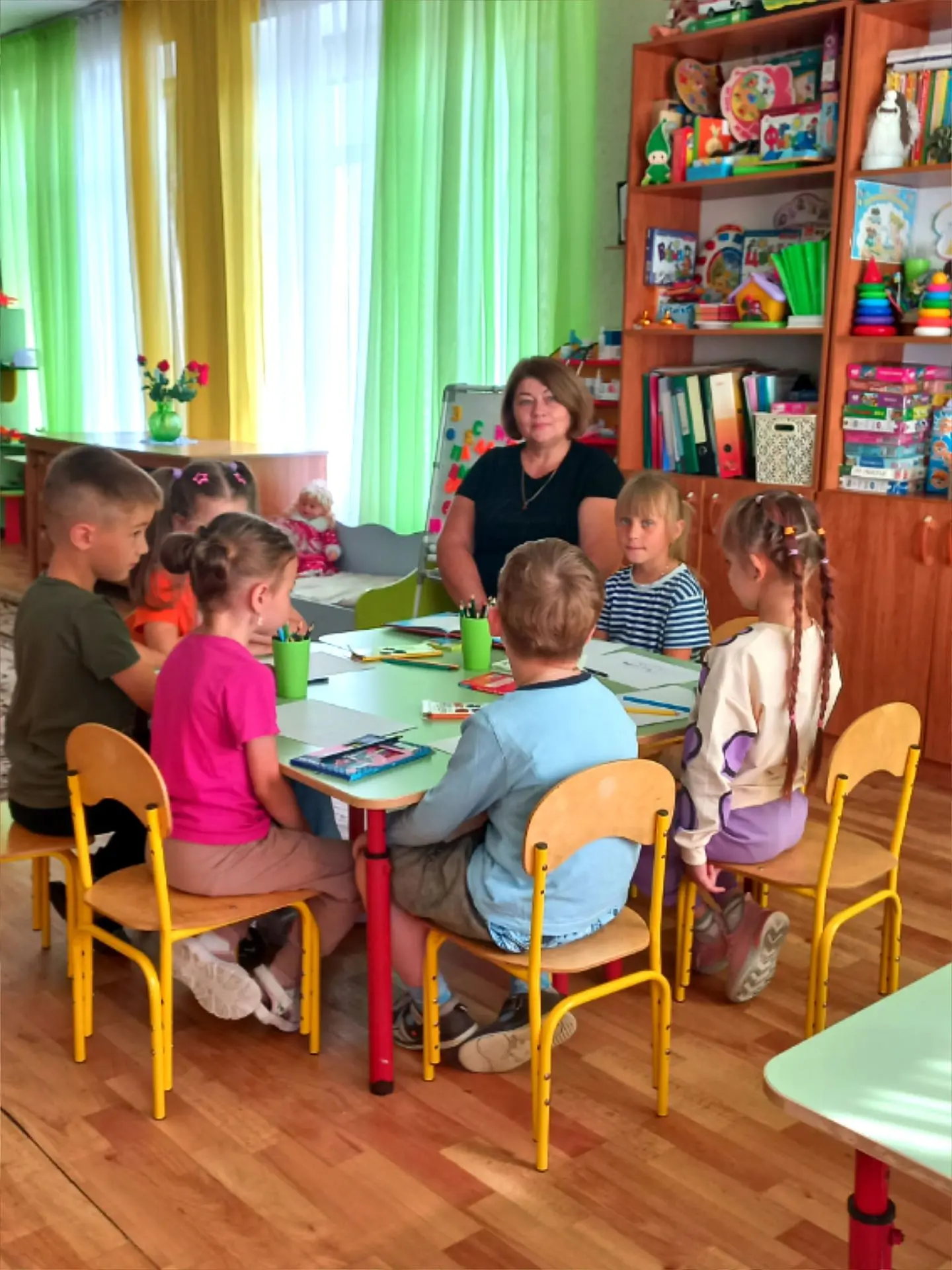 В нашем детском саду проходит "Неделя добрых дел". Ребята группы "Капитошка" приняли участие в акции