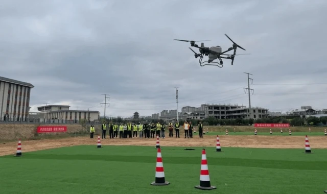 🛰 В Китае успешно испытали технологию непрерывной подзарядки дронов в полёте 🛰