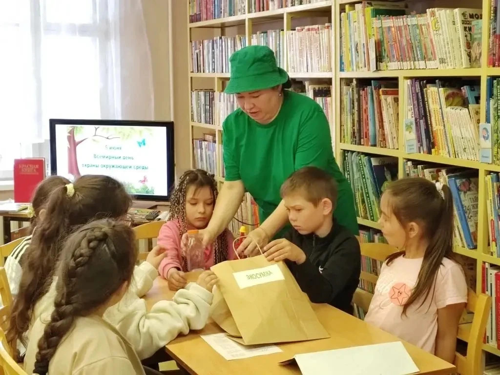 3 июня самый младший отряд пришкольного лагеря «Зорька»принял участие в экологической и...