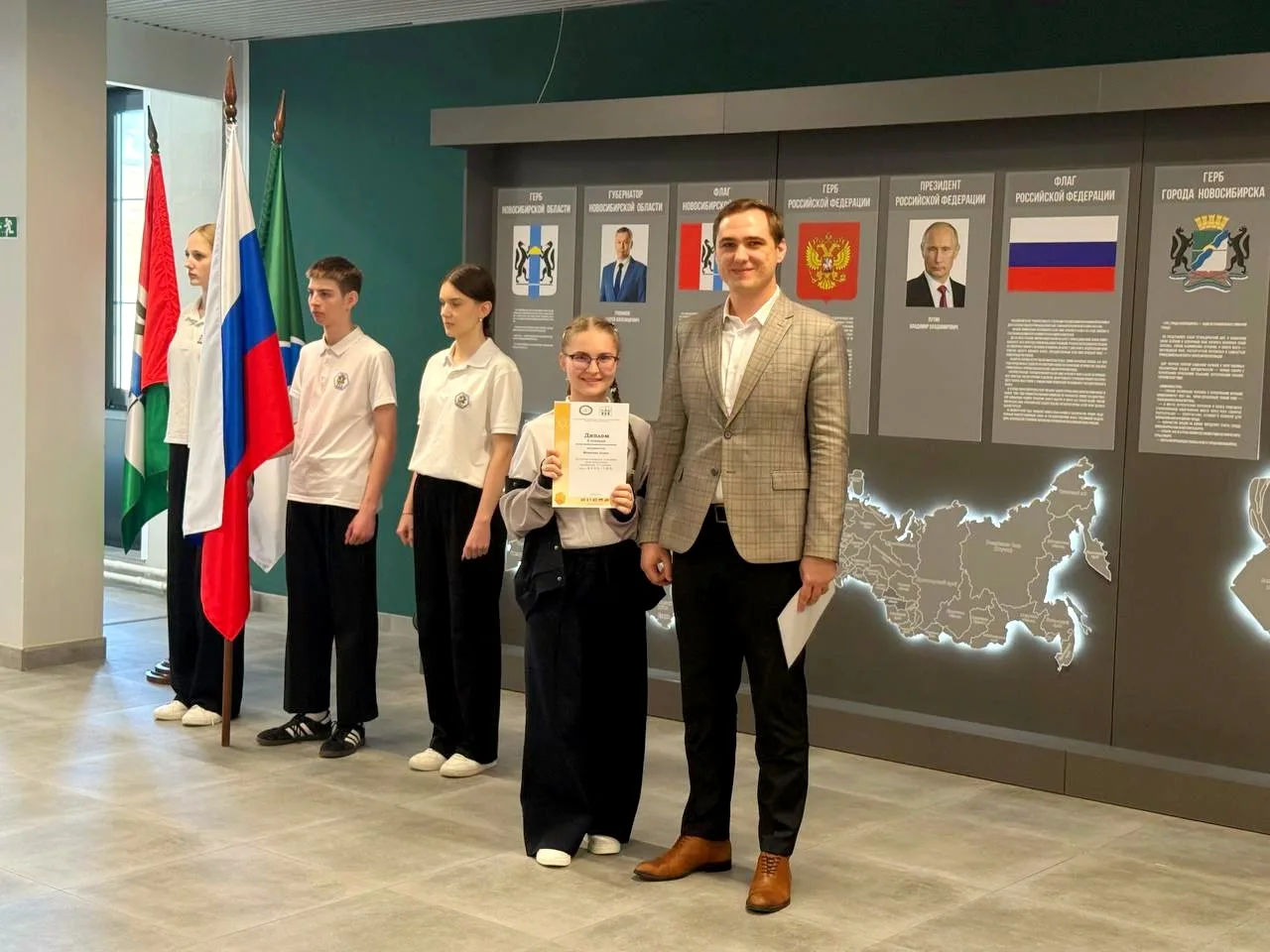 СОБЫТИЯ НЕДЕЛИ В #МАОУСОШ222 ✅  📍Начало учебной недели в нашей школе традиционно ознаменовано церемо