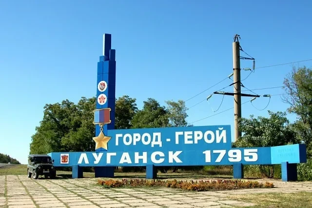 В ЛНР продолжались атаки украинских БПЛА по автомобильному транспорту. На дороге Луганс...