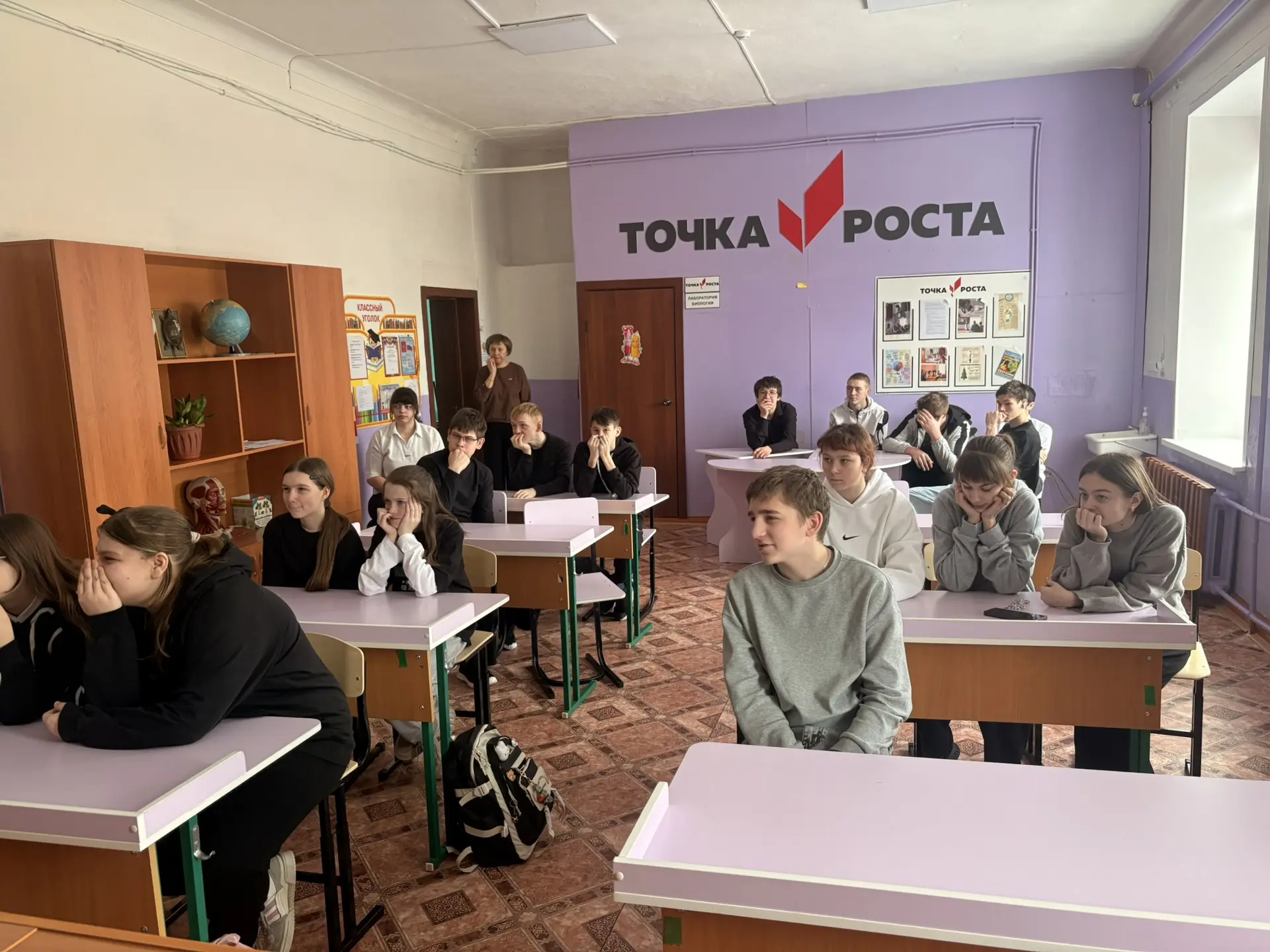 Сегодня ученики 7-11 классов смотрели социальный ролик «Отвали» , в ролике затронулась ...