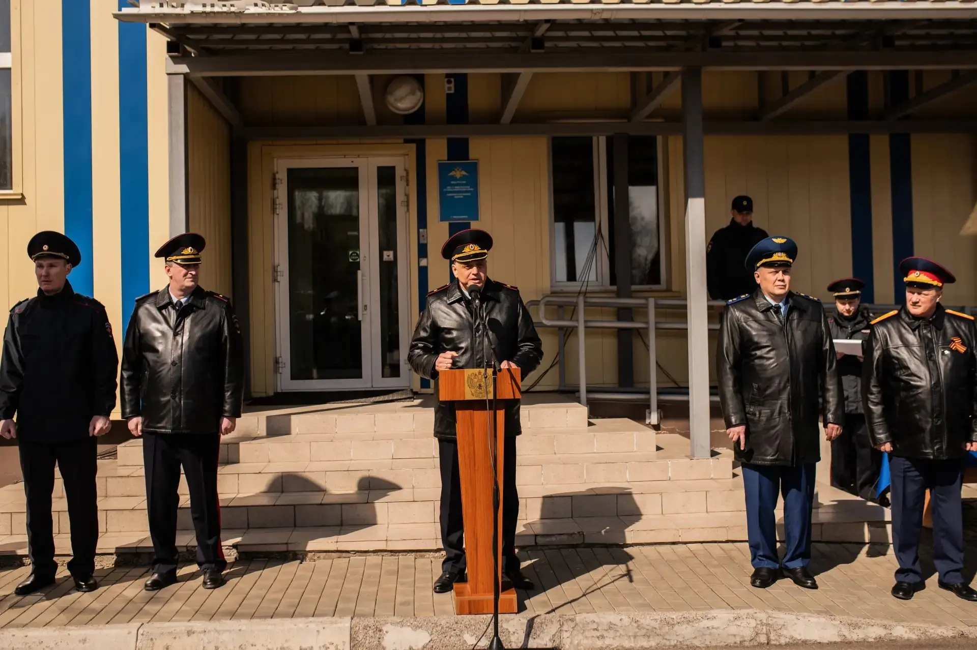 🎯 Точный выстрел, командный дух и связь поколений   В Красноярске на базе Центра кинологической служ