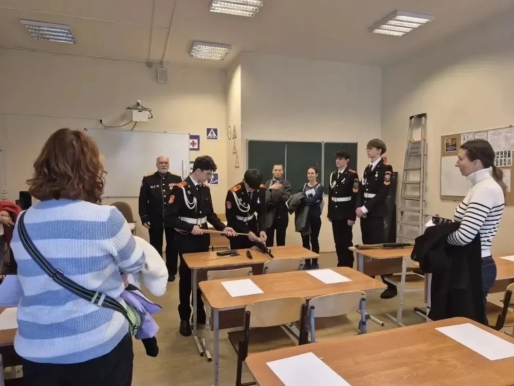 💥ТРИ КОРПУСА — ОДНА ДРУЖНАЯ ШКОЛА  Наша школьная семья открыла двери сразу в трёх корпусах — на Боль