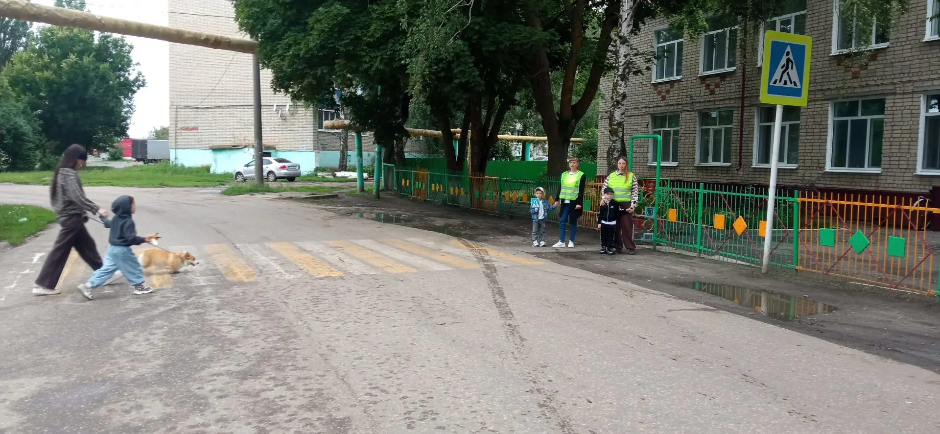 Инспектор по пропаганде БДД отделения ГИБДД города Ртищево совместно с родительским пат...