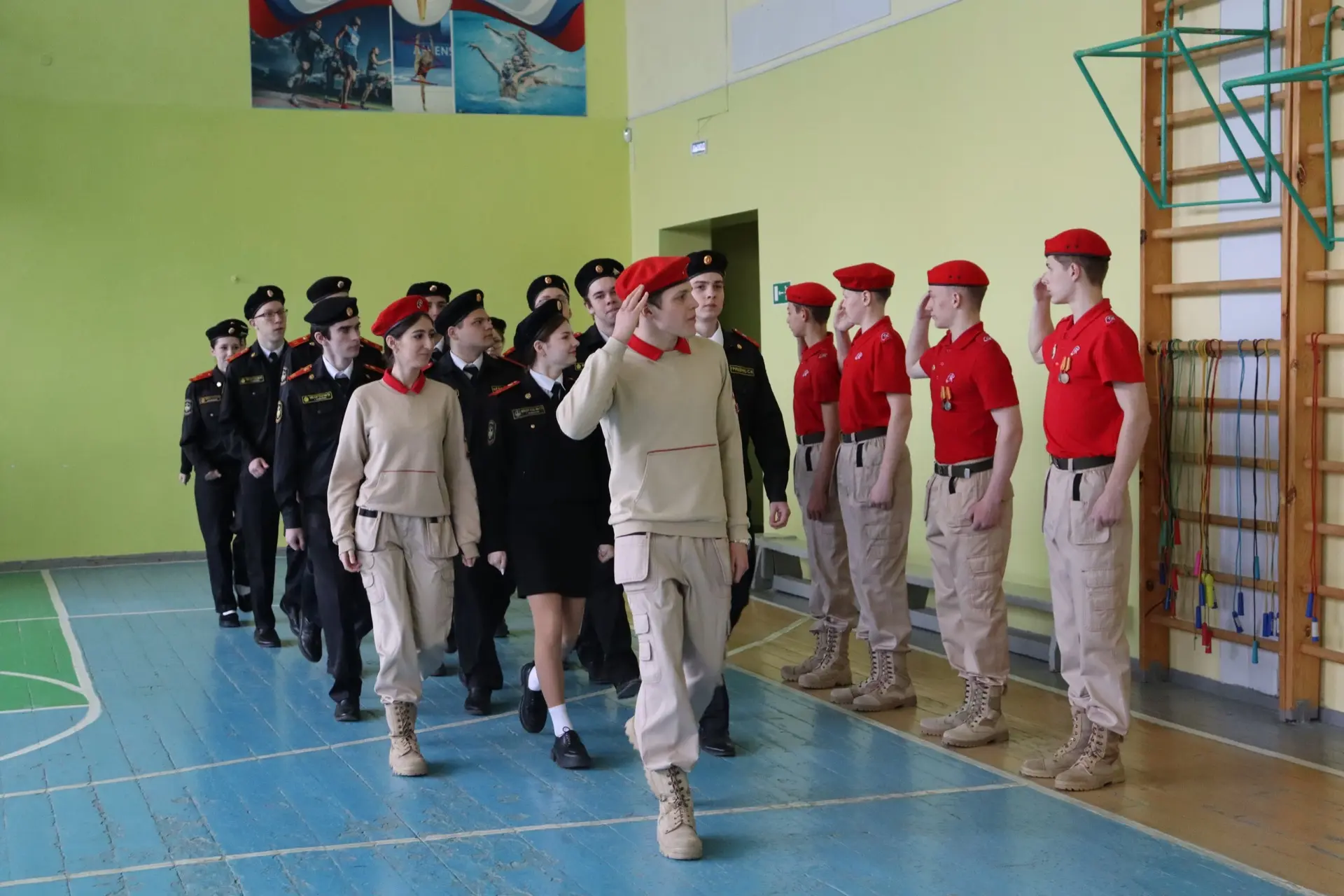 Понедельник — время старта!  🇷🇺 Учебная неделя апреля в нашей школе традиционно открылась торжествен
