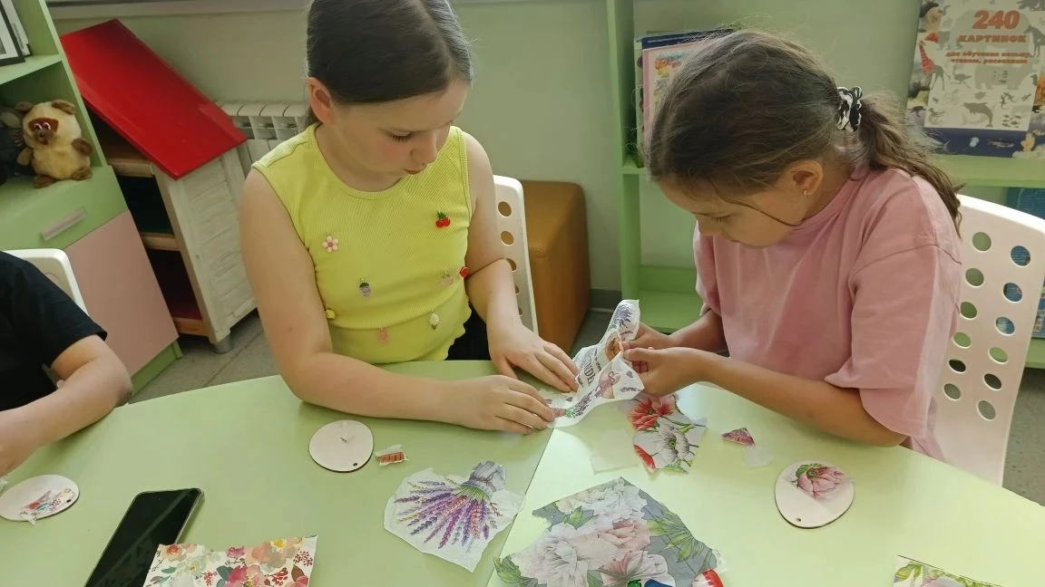 🎨 Отчёт о мастер-классе «Краски лета»: волшебство декупажа — это реальность! 🎨

11 июня 2026 года 