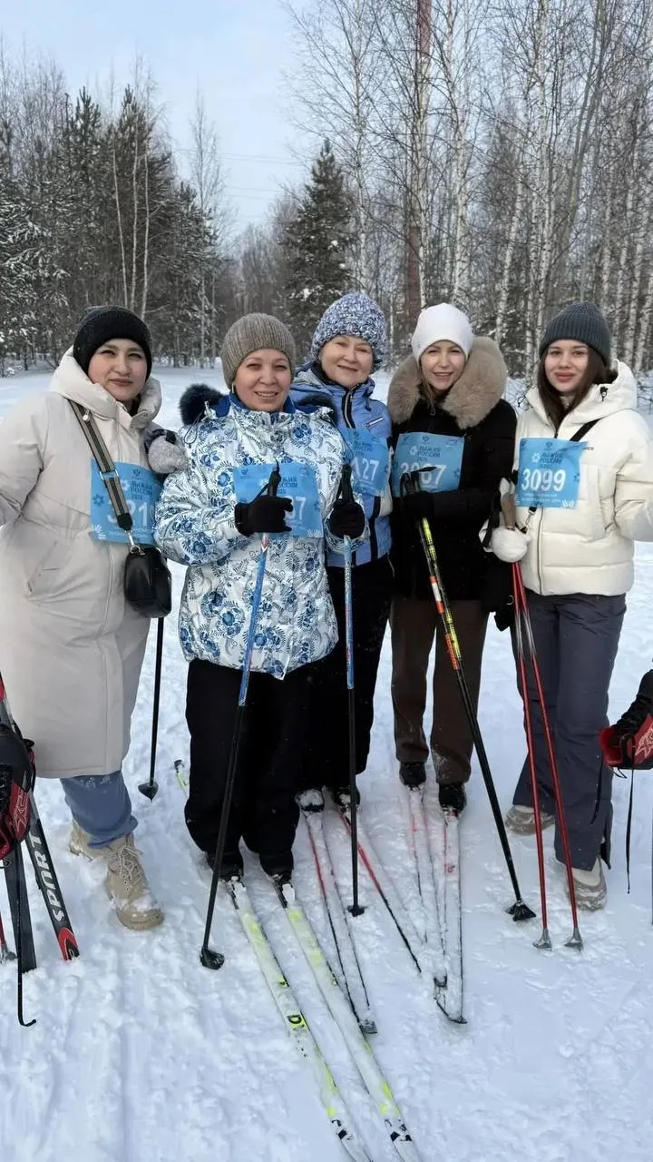 Учителя и ученики нашей школы приняли участие в «Лыжне России» 🎿   Ежегодная всероссийская массовая 