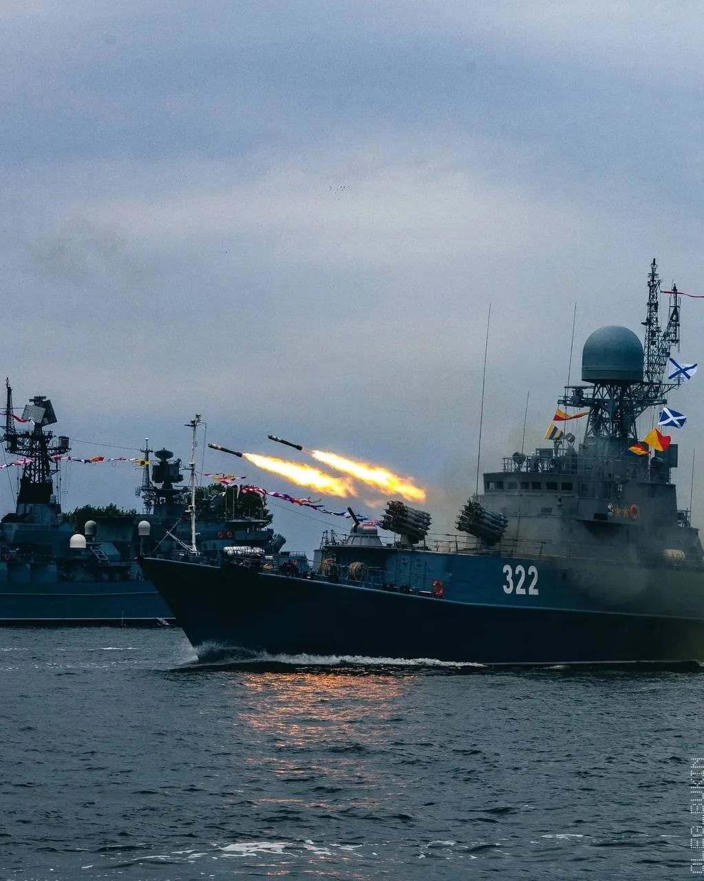 С Днем ВМФ всех причастных!